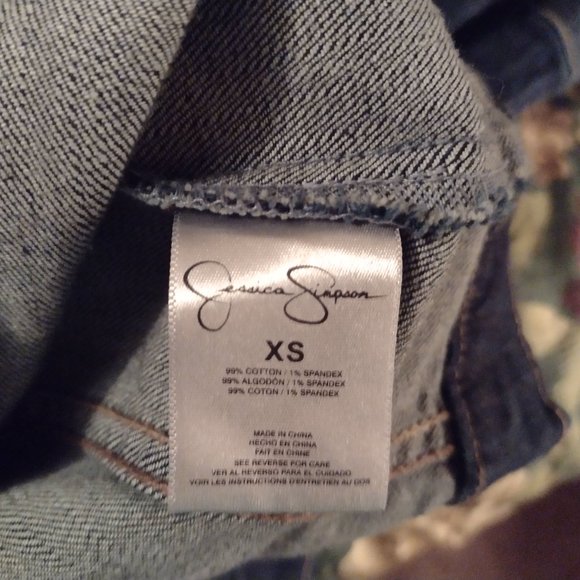 Jessica Simpson cropped jean jacket - Picture 7 of 7